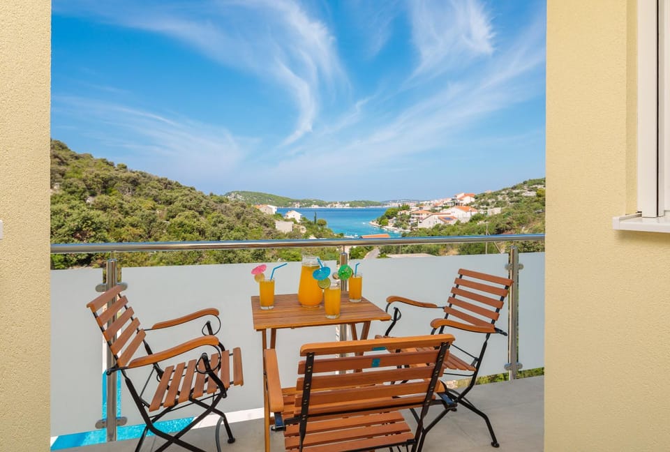 City view, Garden view, Pool view, Sea view, Street view