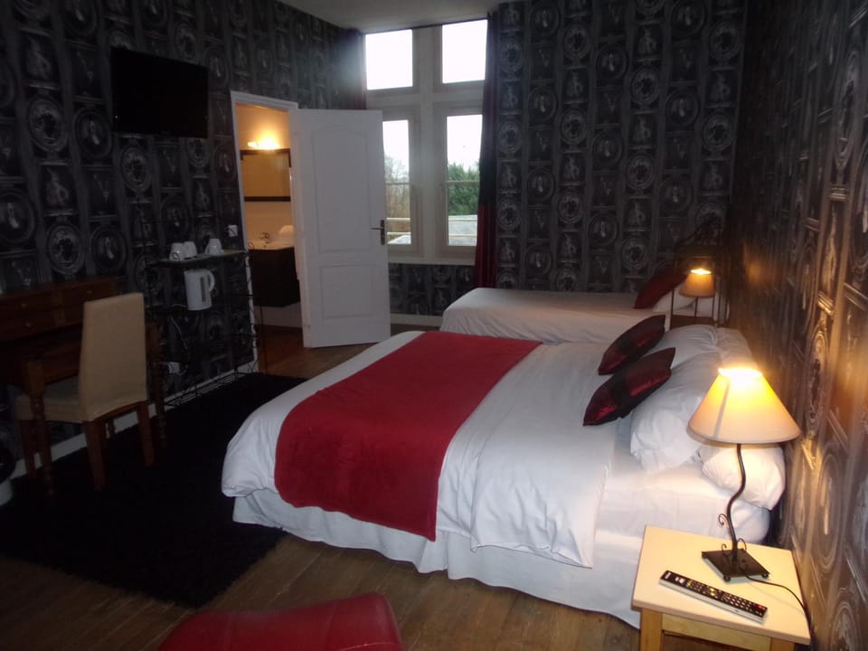 Bed, Photo of the whole room, Bedroom, Bath