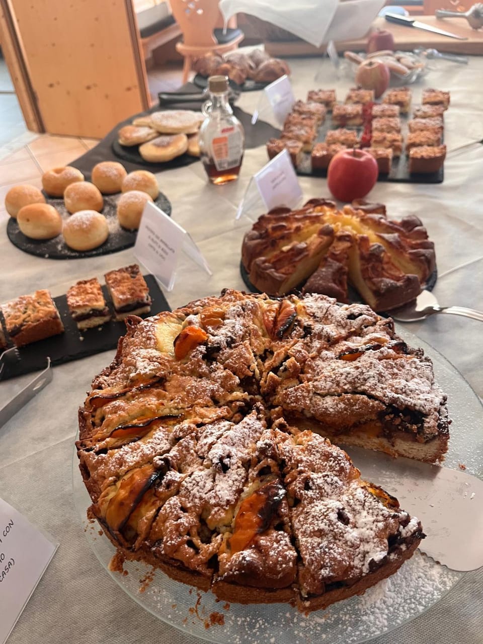 Food and drinks, Food, Breakfast, Continental breakfast, Buffet breakfast
