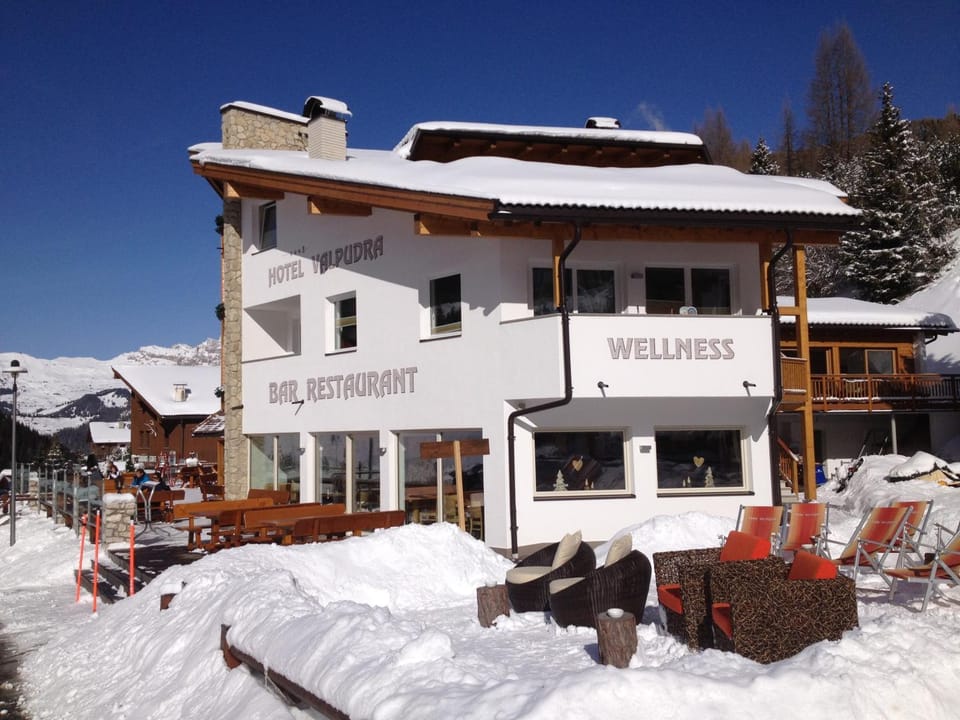 Facade/entrance, Winter