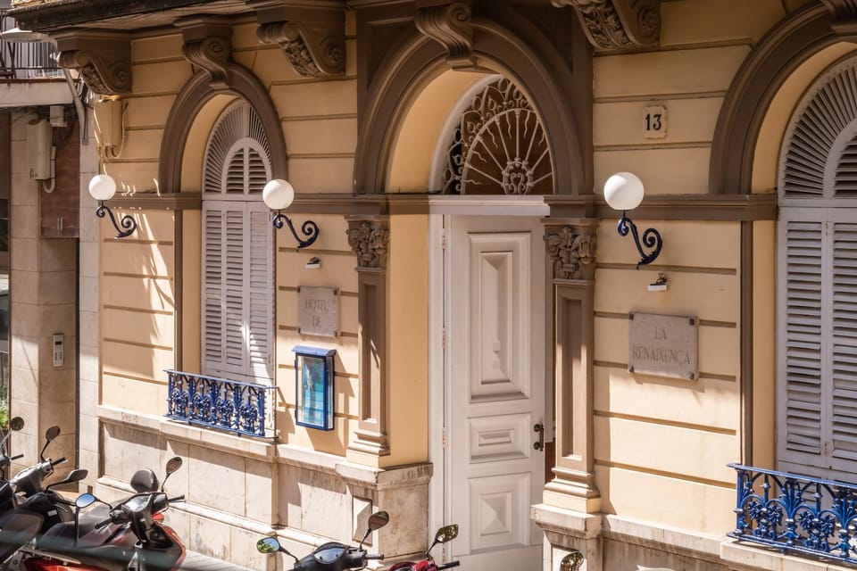 Facade/entrance