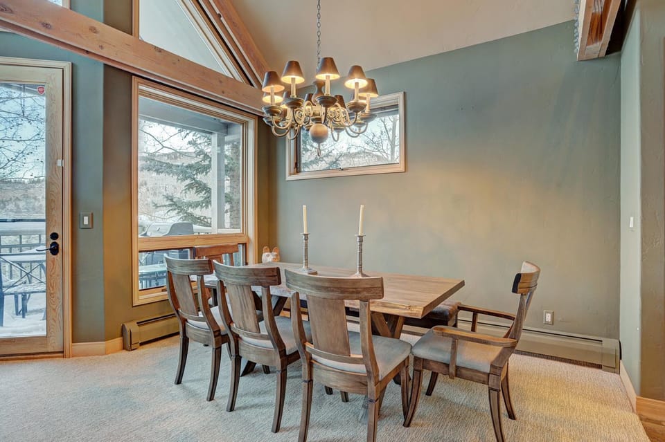 Mountain Luxury Townhome-Ski in out & Wood Burning Fireplace House in Beaver Creek