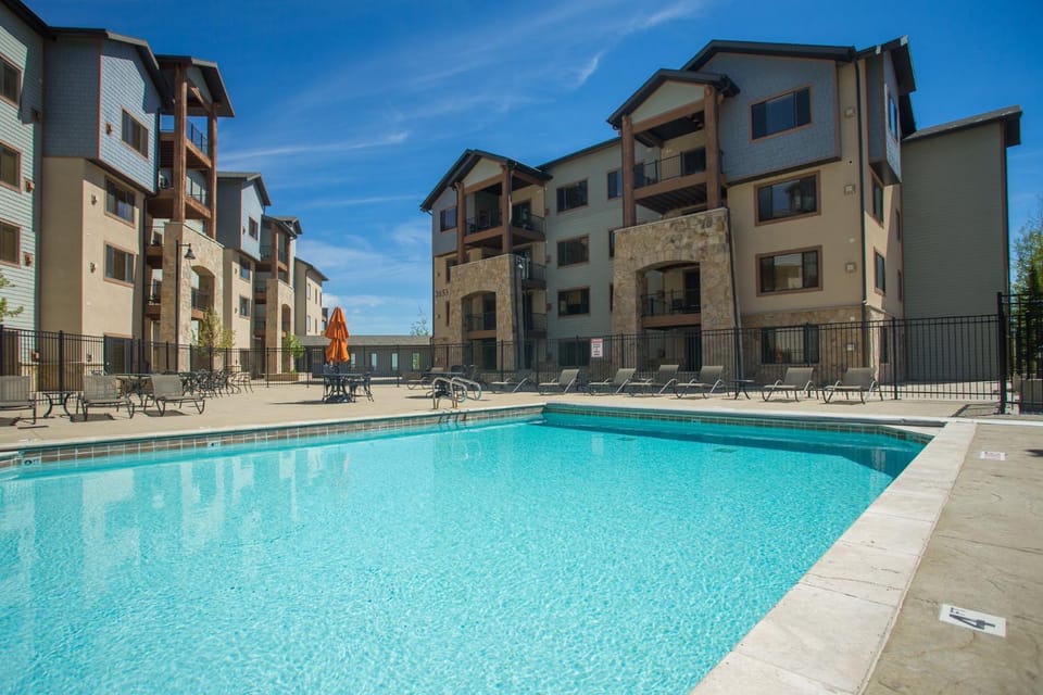 Amazing Mountain Views and Full Kitchen Save 20% on 7 Nights! Apartment in Wasatch County