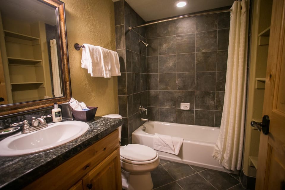 Amazing Mountain Views and Full Kitchen Save 20% on 7 Nights! Apartment in Wasatch County
