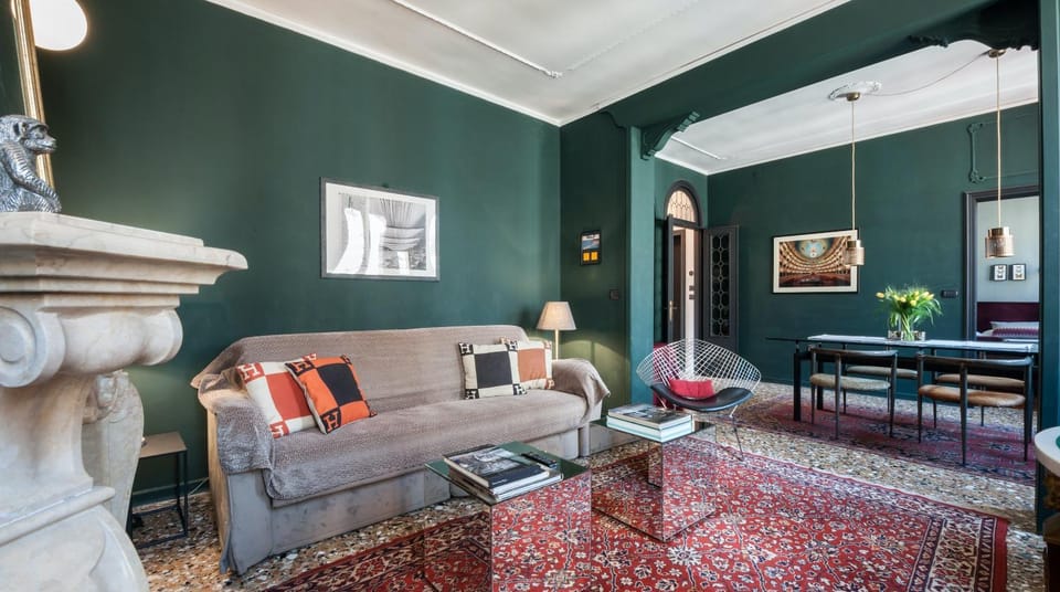 Living room, Seating area
