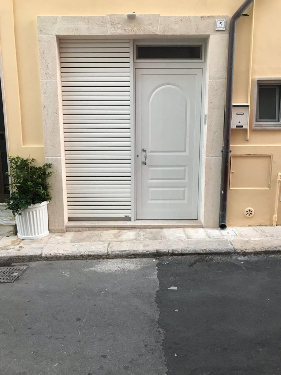 Facade/entrance
