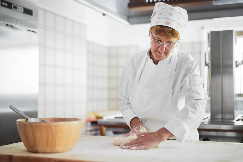 Staff, Restaurant/places to eat, Food and drinks, Other, Food, Meals, Lunch, Dinner, Family