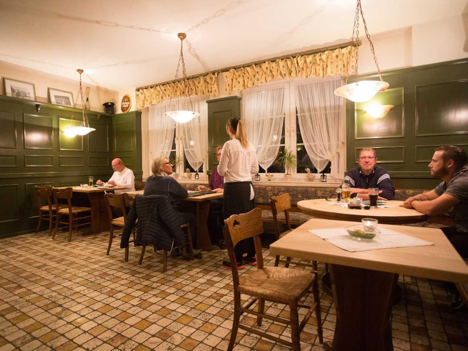 Restaurant/places to eat, Dining area