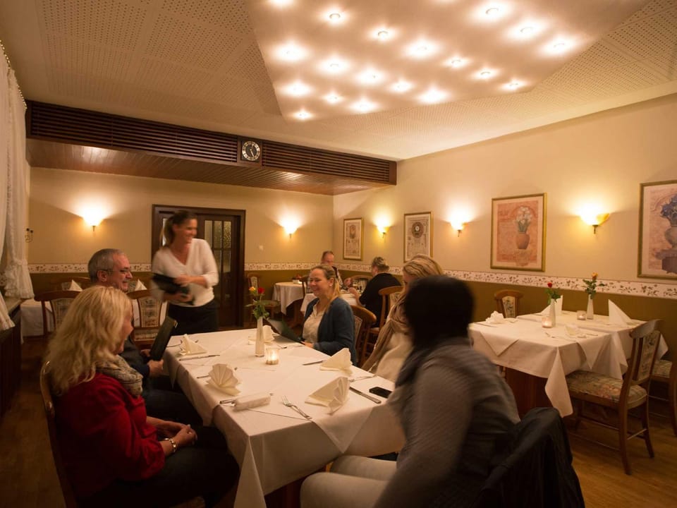 Restaurant/places to eat, Dining area