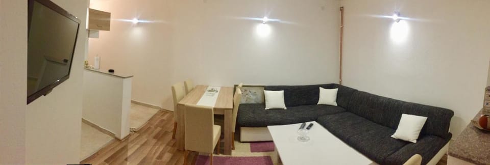 Living room, Photo of the whole room
