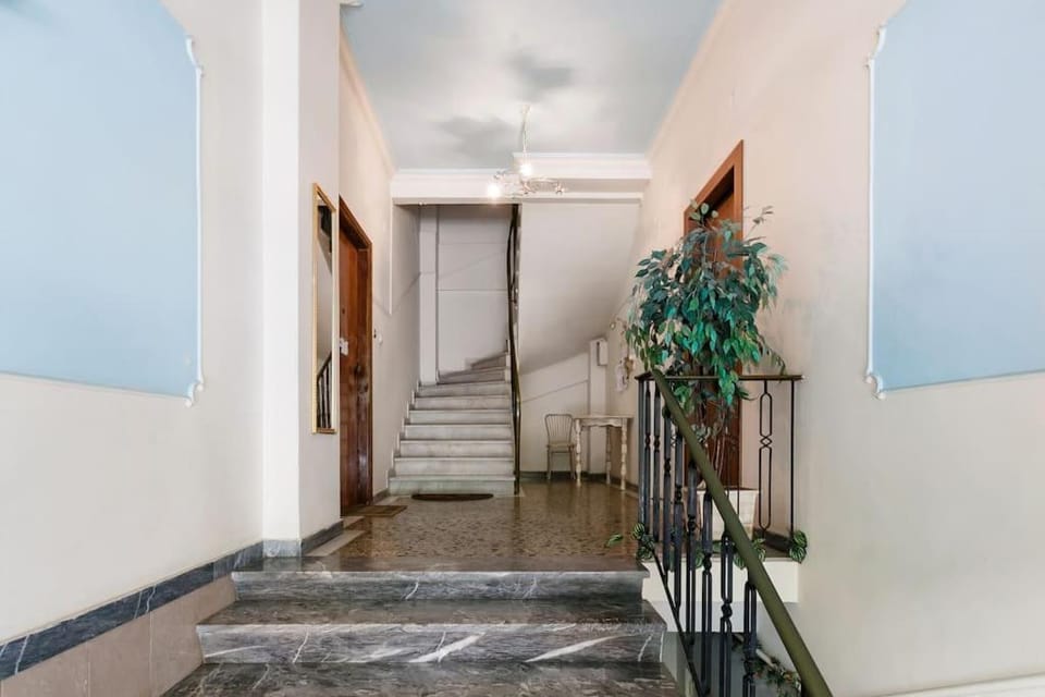 Your "Home Away from Home" - Phillopapou Hill Apartment in Athens
