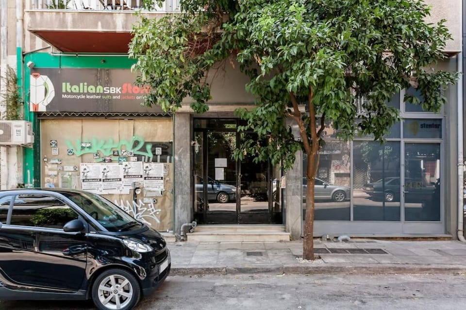 Your "Home Away from Home" - Phillopapou Hill Apartment in Athens