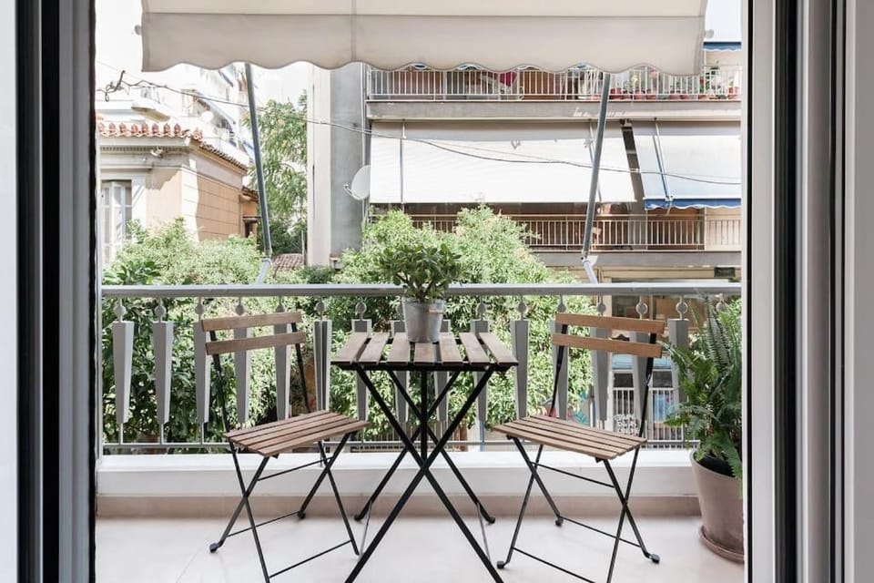 Your "Home Away from Home" - Phillopapou Hill Apartment in Athens