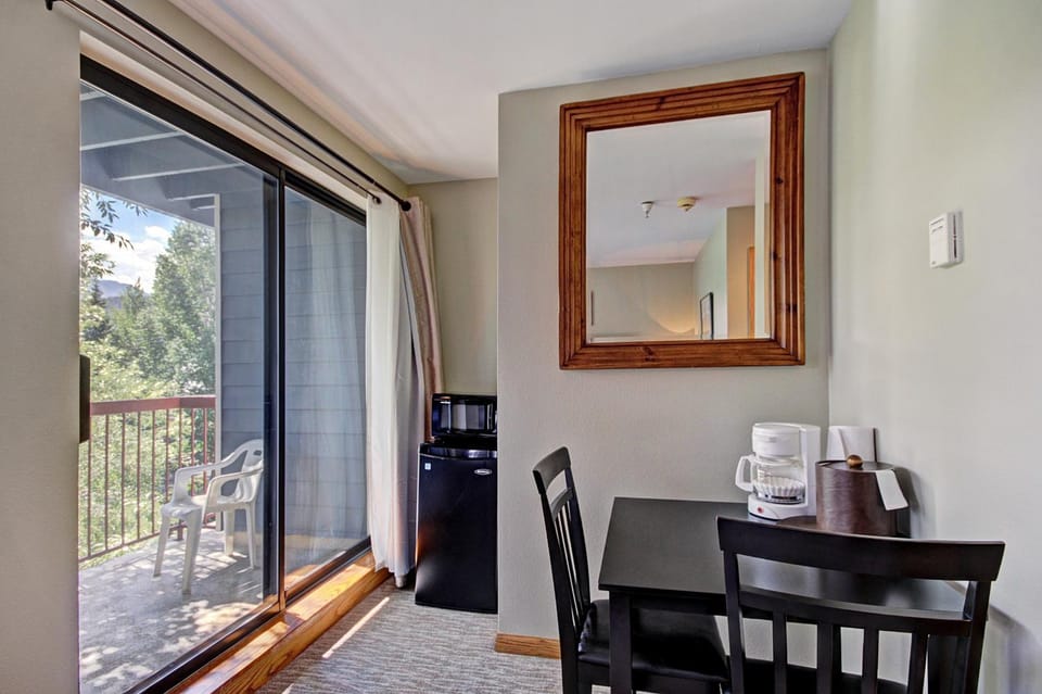 Studio Condo just Steps from Downtown Breckenridge- Sleeps 4 Apartment in Breckenridge