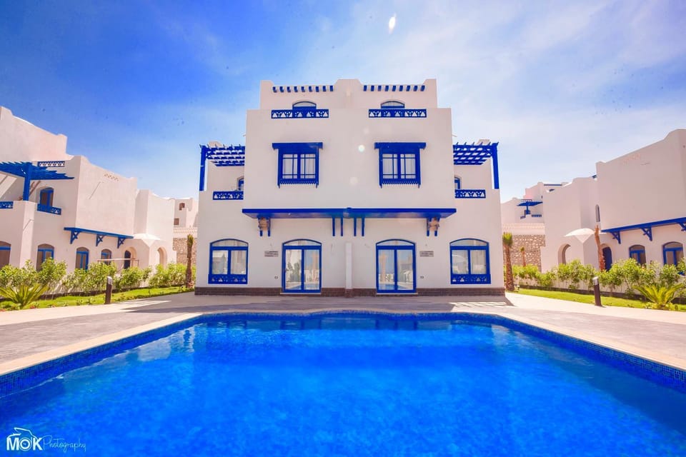 Patio, Facade/entrance, Day, Neighbourhood, BBQ facilities, Garden, Other, Decorative detail, On site, Swimming pool, Entertainment