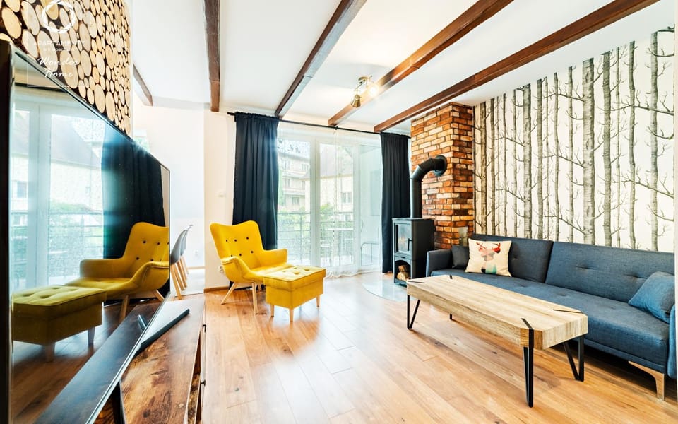 TV and multimedia, Balcony/Terrace, Living room, Photo of the whole room, Decorative detail, Seating area