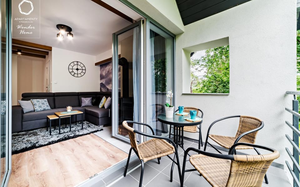 Balcony/Terrace, Living room, Photo of the whole room, Decorative detail, Seating area