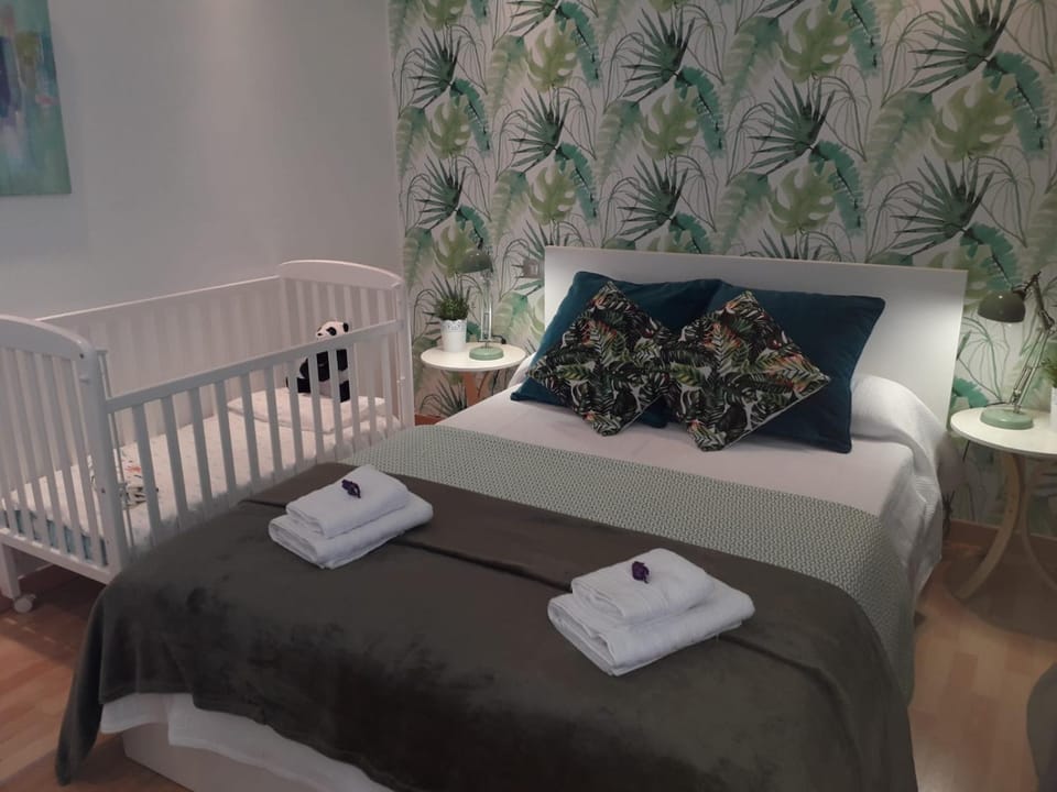 Staff, Bed, People, cot, Family