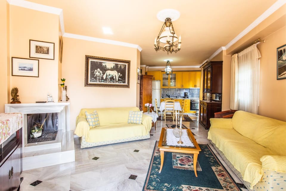 Living room, Dining area