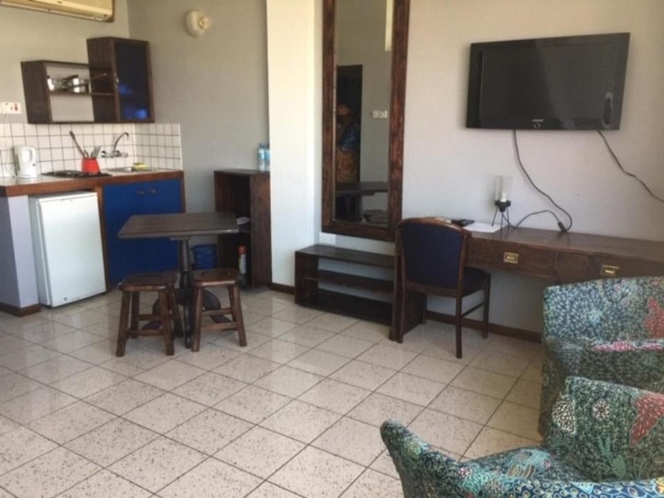 Kitchen or kitchenette, Living room, Dining area