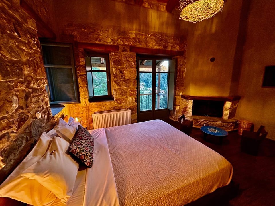 Bed, Photo of the whole room