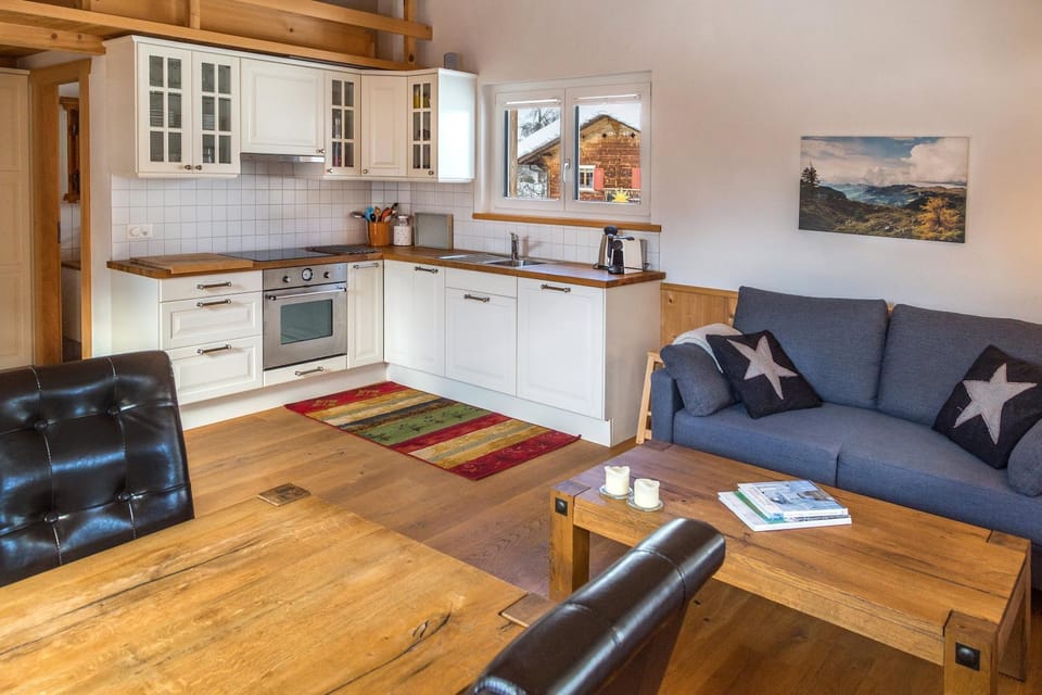 Kitchen or kitchenette, Living room, Seating area, Dining area