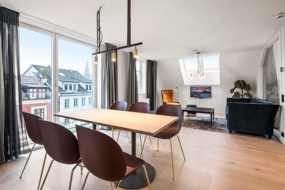 Living room, Dining area