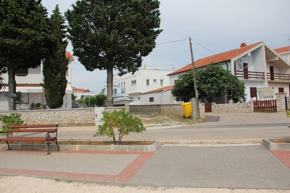 Neighbourhood, Garden view, Street view, Area and facilities, Quiet street view