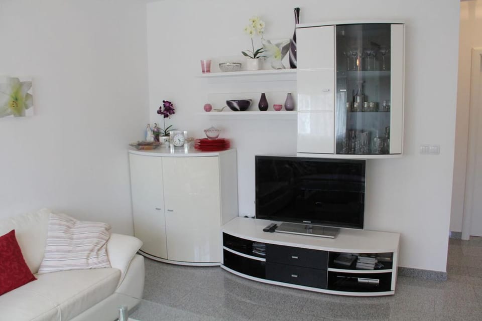 TV and multimedia, Living room, Seating area, Area and facilities