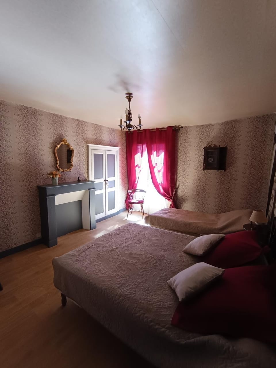 Photo of the whole room