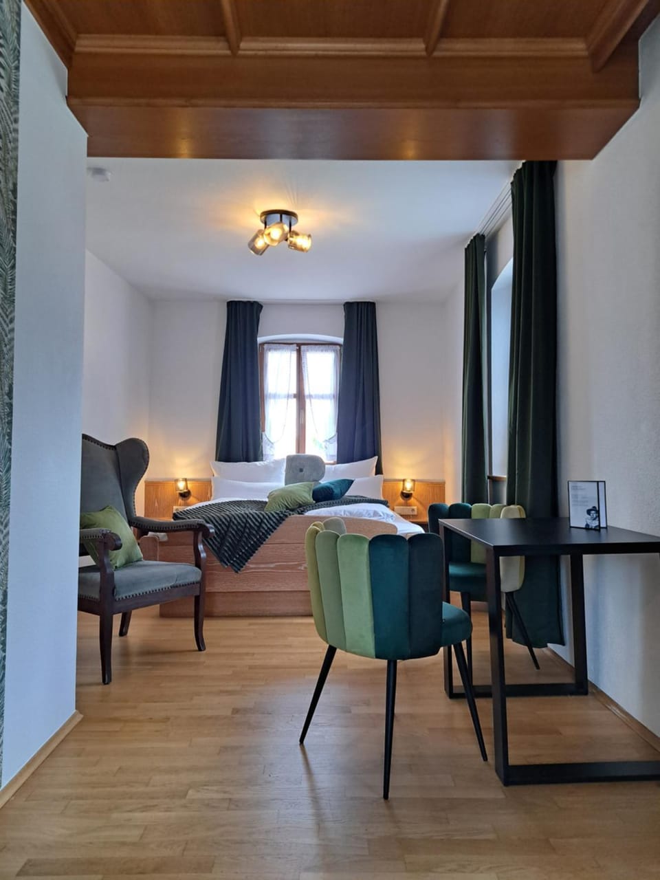 Photo of the whole room