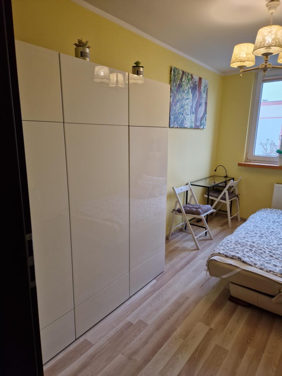 Photo of the whole room, wardrobe