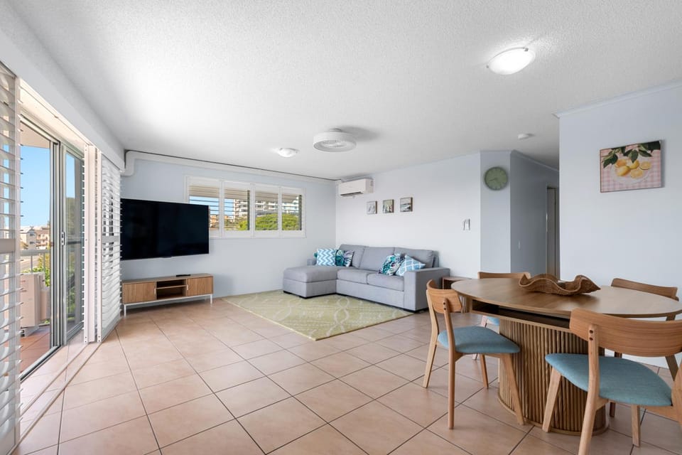 TV and multimedia, Living room, Dining area