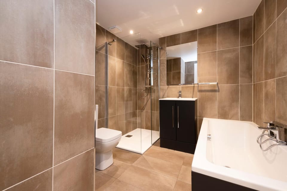 Shower, Toilet, Bathroom, Bath