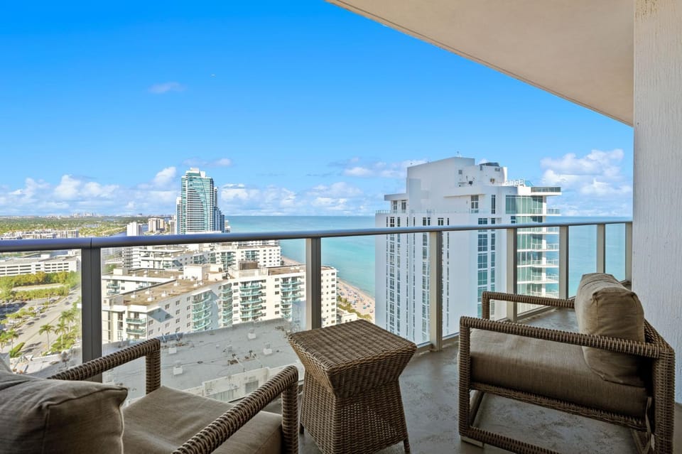 Lyfe Residence Building - Private apts over the beach Apartment in Hollywood Beach