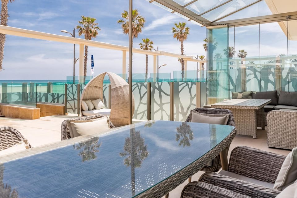 Luxury Beach Front Apartment with Pool Apartment in Valencia