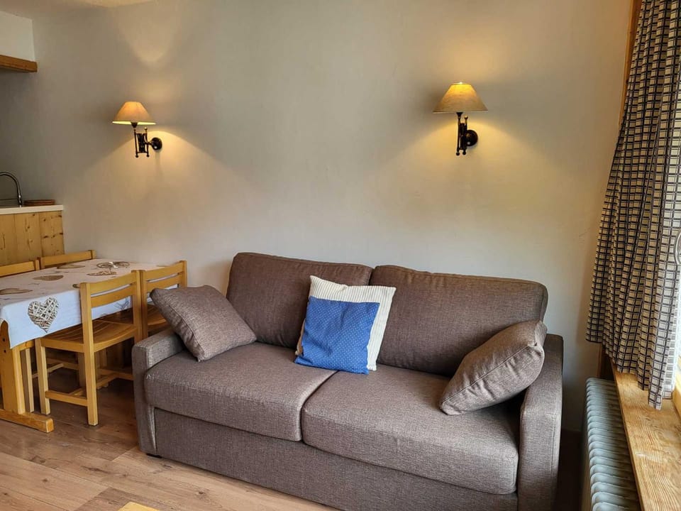 Studio exposé sud à 500 m des pistes avec Wi-Fi - FR-1-449-102 Apartment in Tignes