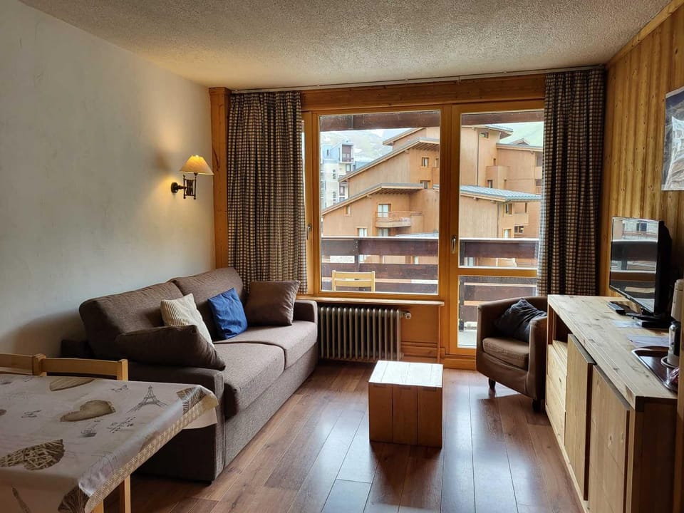 Studio exposé sud à 500 m des pistes avec Wi-Fi - FR-1-449-102 Apartment in Tignes