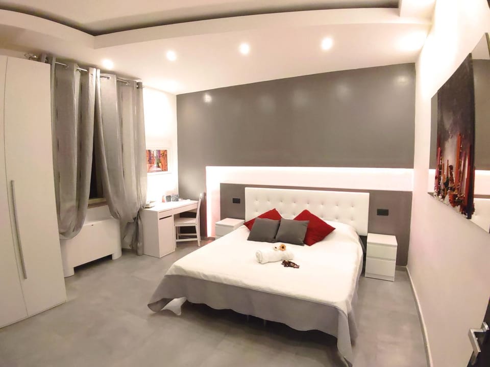 Bed, Photo of the whole room, Bedroom