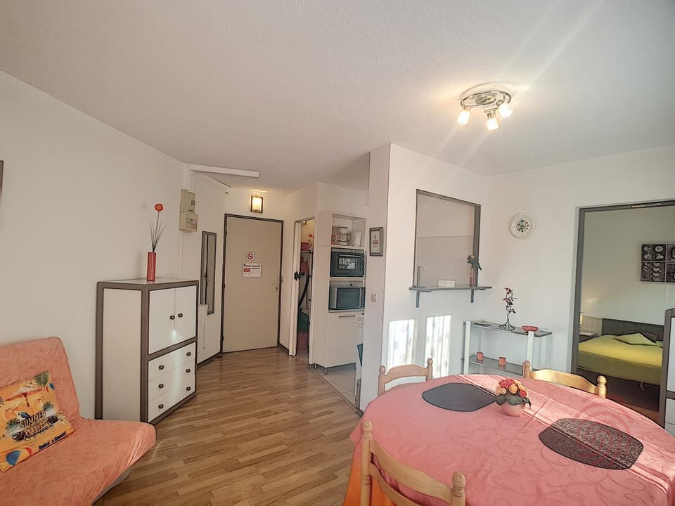Appartement F2 lumineux avec balcon, proche centre et Thermes, animaux acceptés, wifi gratuit - FR-1-451-21 Apartment in Occitanie