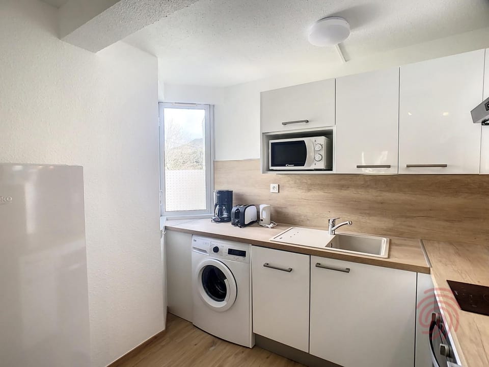 Studio cosy à 50m des Thermes de Lamalou-les-Bains avec terrasse, wifi et animaux acceptés - FR-1-451-46 Apartment in Occitanie