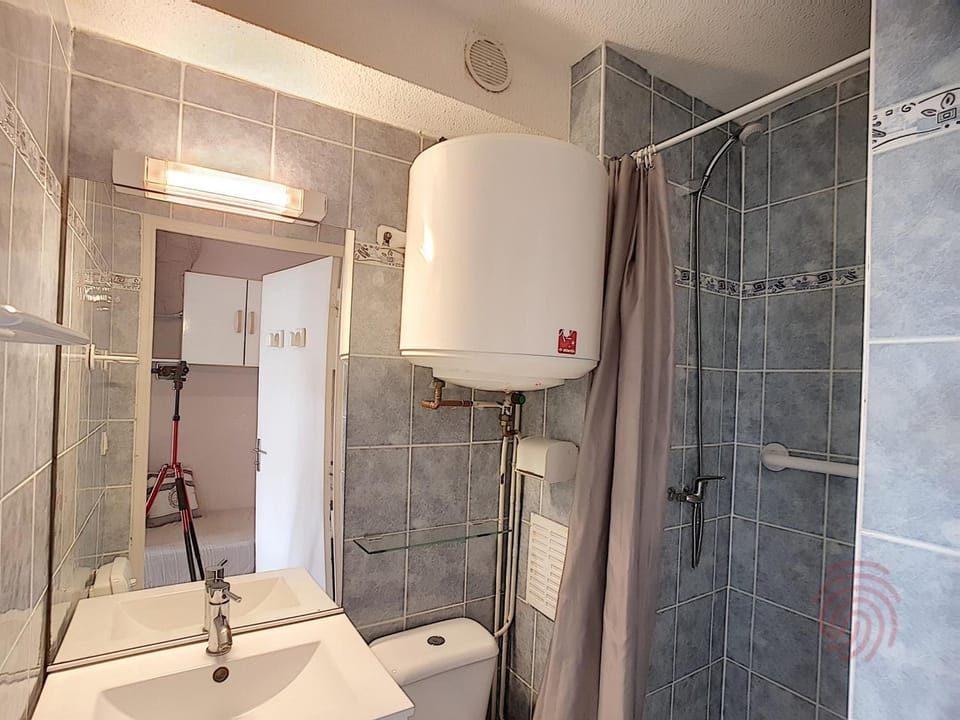 Studio rénové, proche centre-ville et thermes, avec jardin, WIFI, animaux acceptés - FR-1-451-62 Apartment in Occitanie