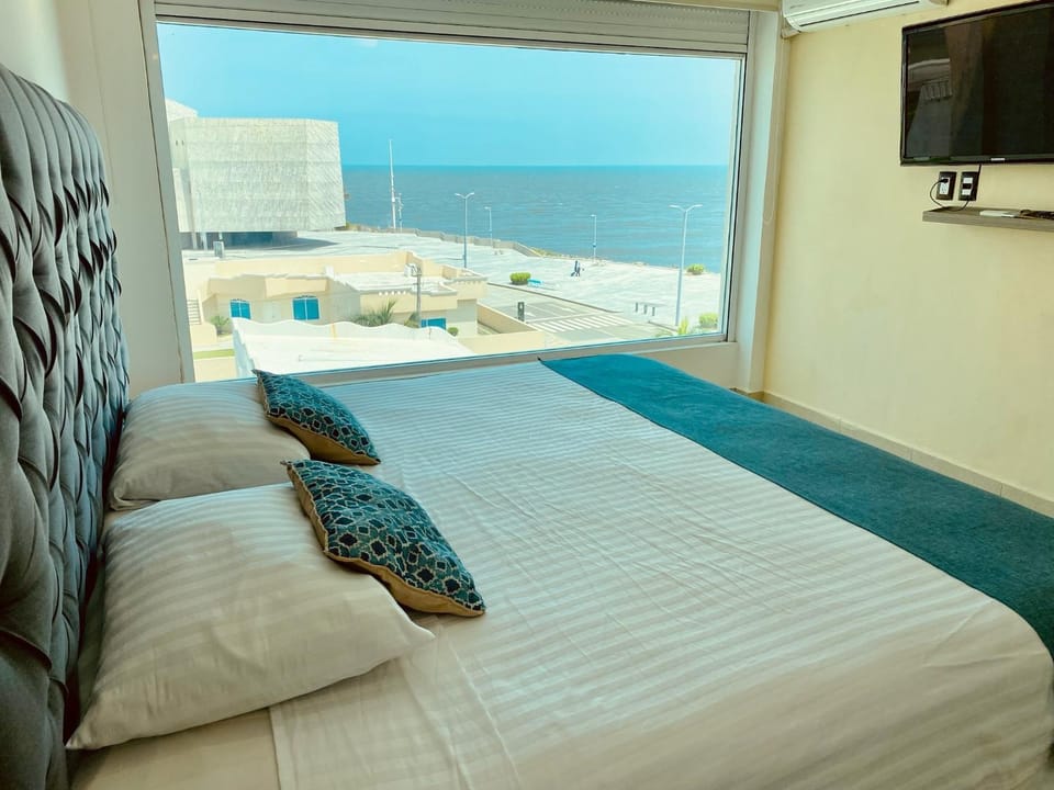 Bed, Landmark view, River view, Sea view
