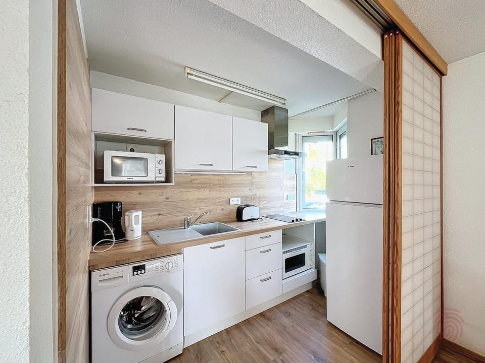 Studio avec terrasse, proche thermes et centre, animaux acceptés, wifi inclus, Lamalou-les-Bains - FR-1-451-66 Apartment in Occitanie