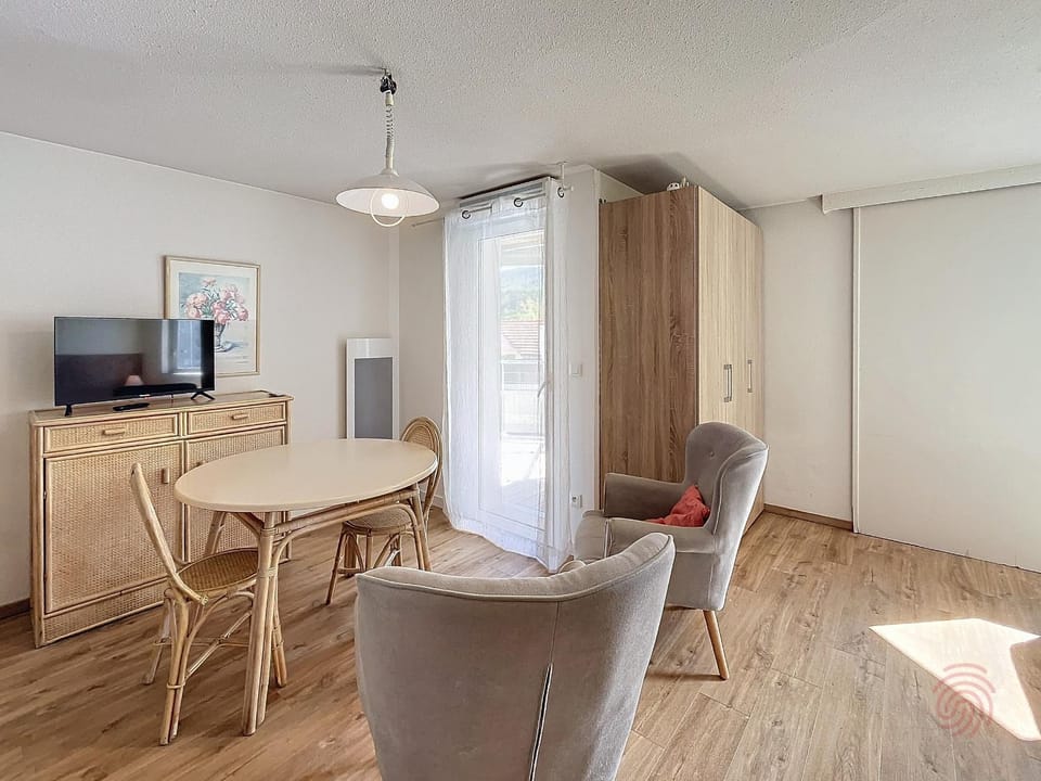 Studio avec terrasse, proche thermes et centre, animaux acceptés, wifi inclus, Lamalou-les-Bains - FR-1-451-66 Apartment in Occitanie