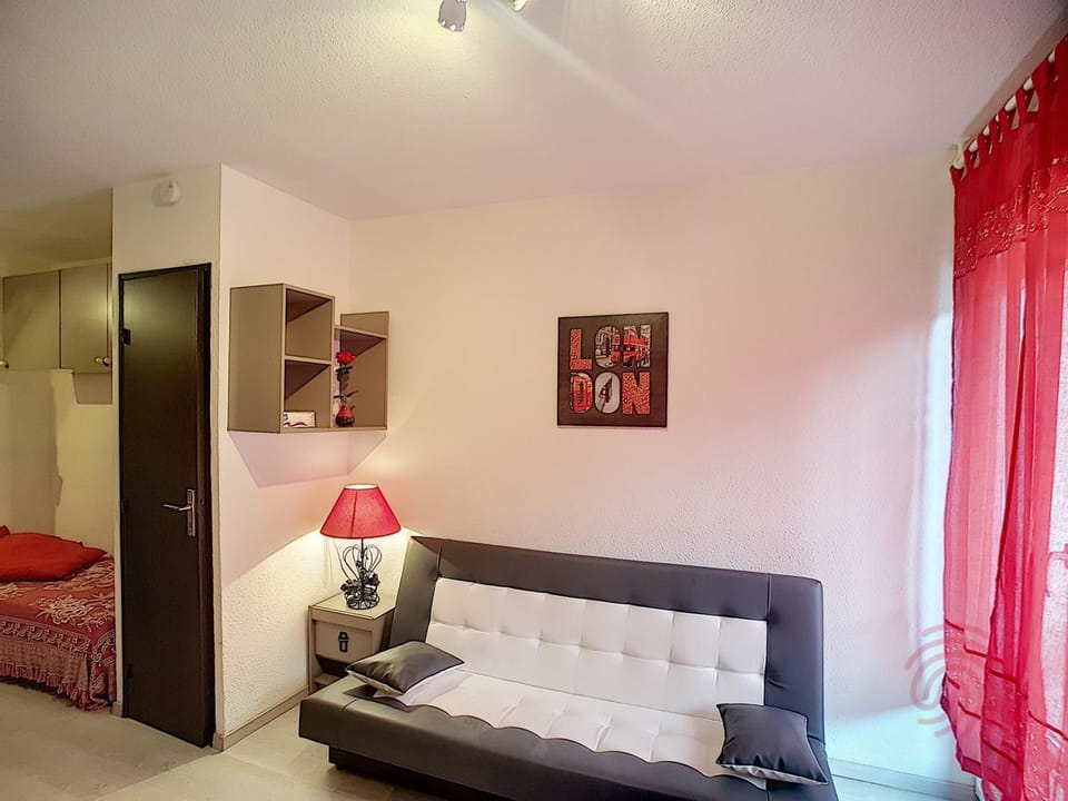 Studio rénové avec wifi et animaux admis à Lamalou - FR-1-451-74 Apartment in Occitanie
