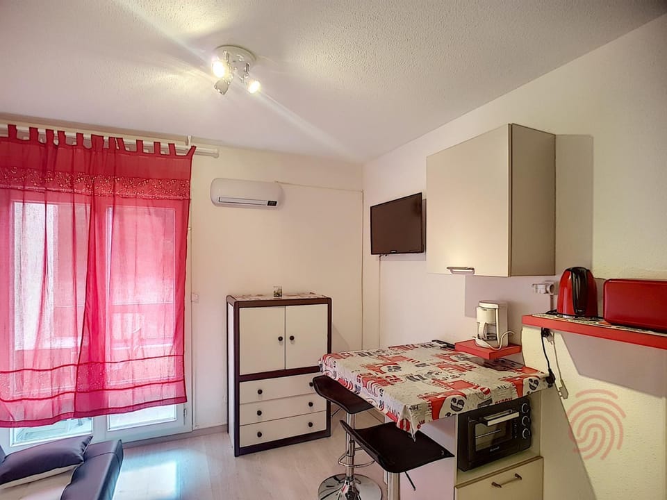 Studio rénové avec wifi et animaux admis à Lamalou - FR-1-451-74 Apartment in Occitanie