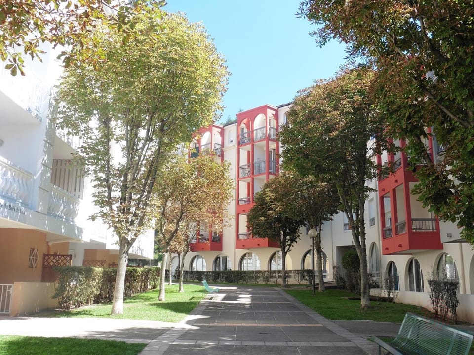 Studio rénové avec wifi et animaux admis à Lamalou - FR-1-451-74 Apartment in Occitanie