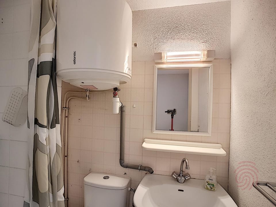 Studio confortable avec wifi, animaux admis - FR-1-451-75 Apartment in Occitanie