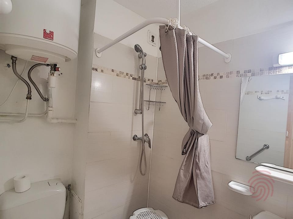Charmant appartement avec terrasse, parking gratuit et animaux acceptés, proche des thermes à Lamalou - FR-1-451-89 Apartment in Occitanie